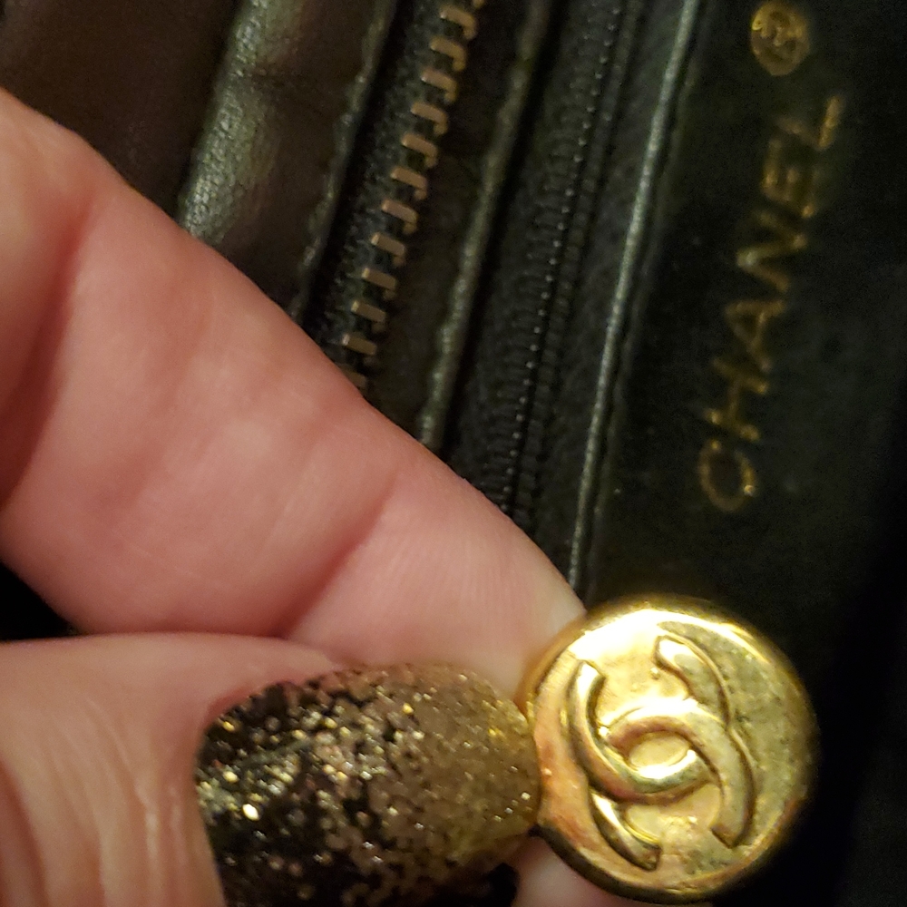 CHANEL Black Quilted Shoulder Bag - Picture 7 of 14